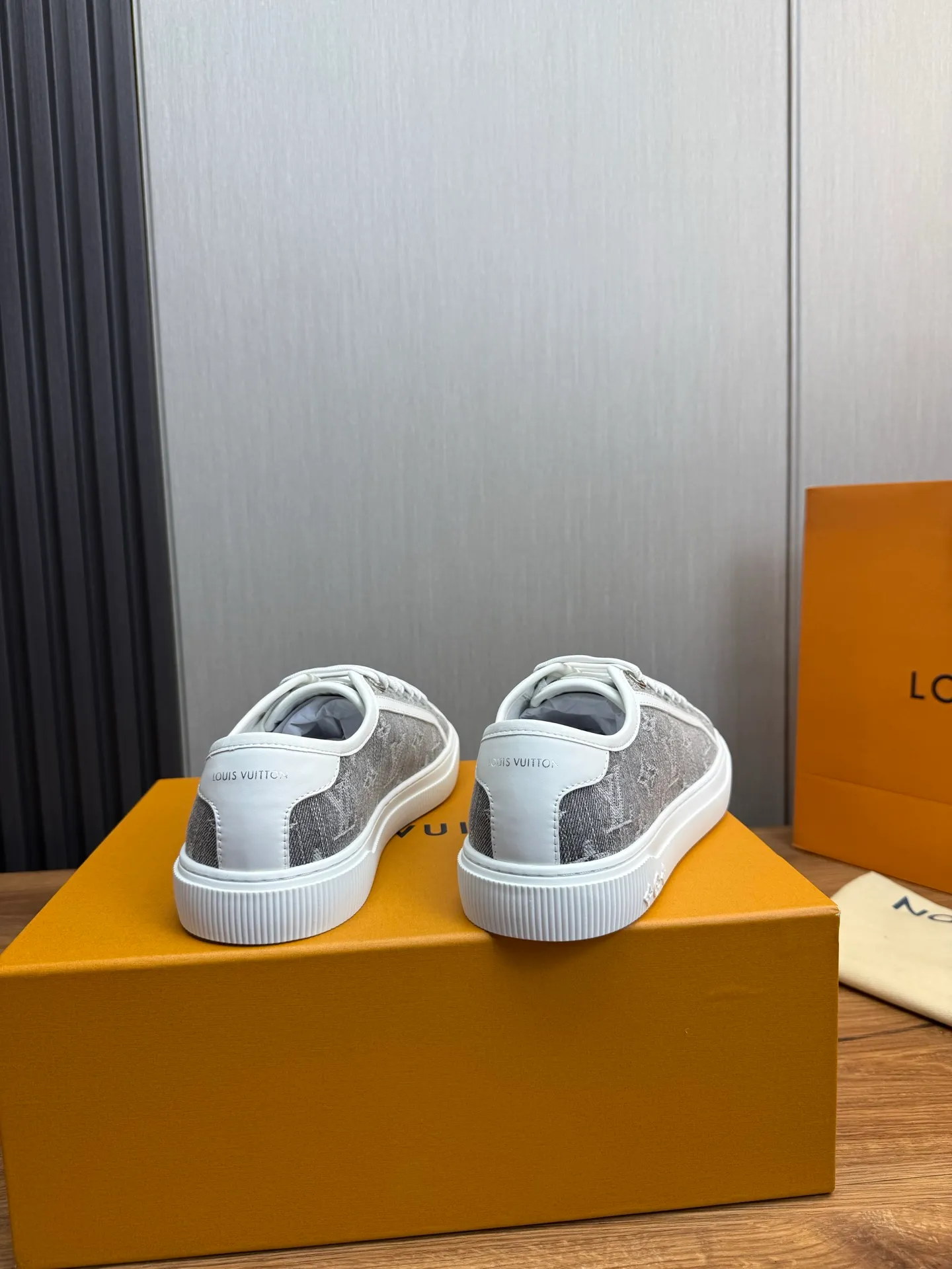 Men's shoes 💰600💰 LV. Hot sale at the counter 🔥Couple canvas shoes 👩‍❤️‍👨 Official website synchronization, original brand printed fabric + original original sole, 36-45 (40 for women, 38.45 for men, custom-made, non-refundable)